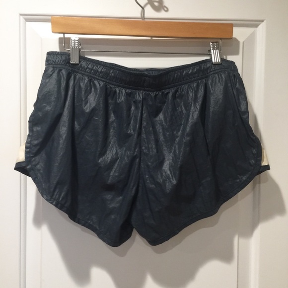 Gap body Fit Dark Grey / Navy Blue & Cream Shorts - Picture 2 of 6